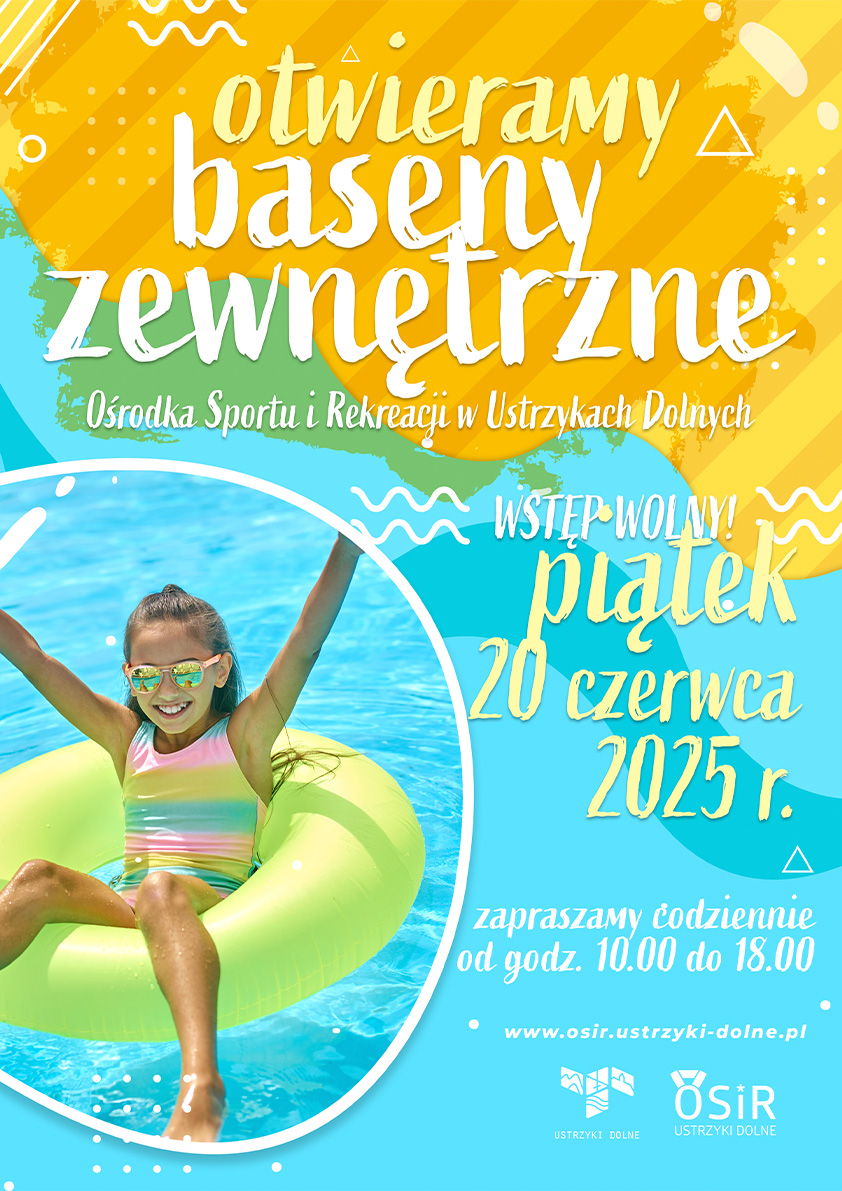 dziewczynka pływająca na kółku do pływania 